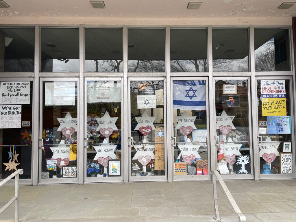 6 glass doors with stars of david israeli flag and other art inside